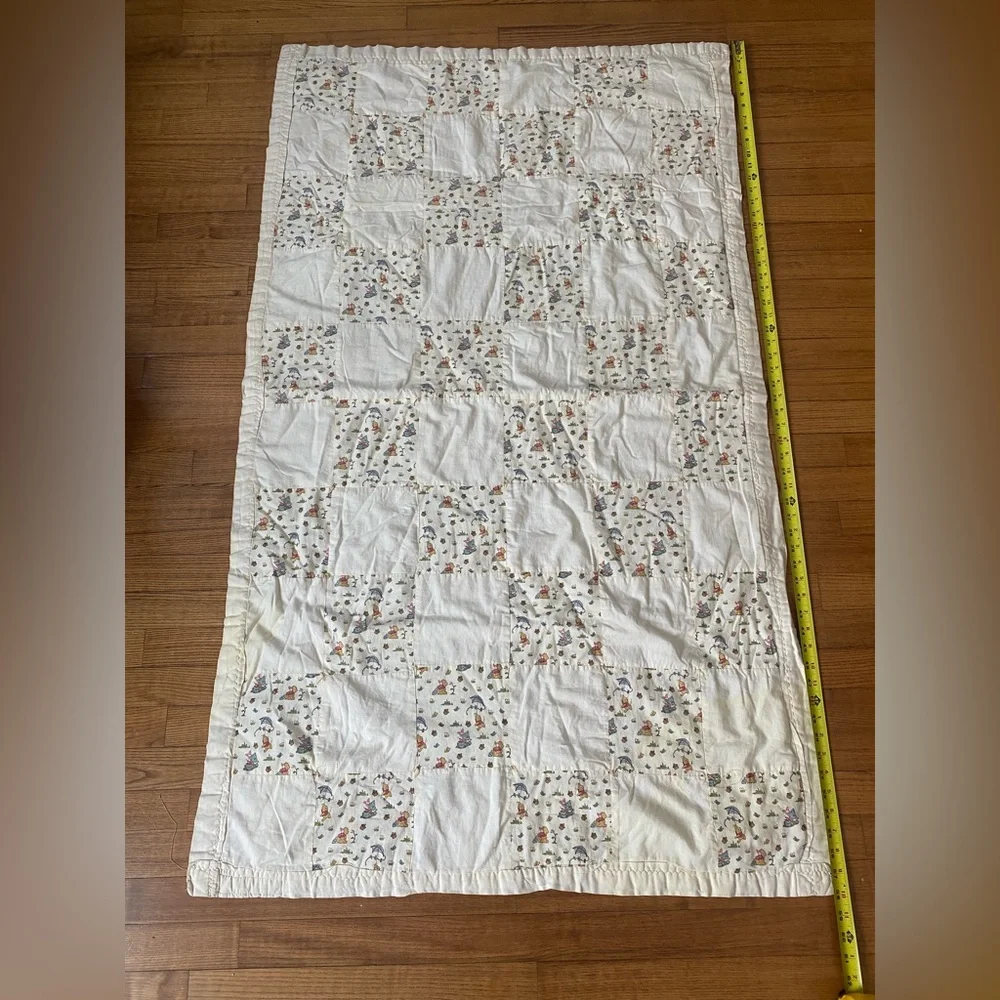 Handmade VTG Winnie the Pooh bees baby blanket makers tag Patterned Quilt READ